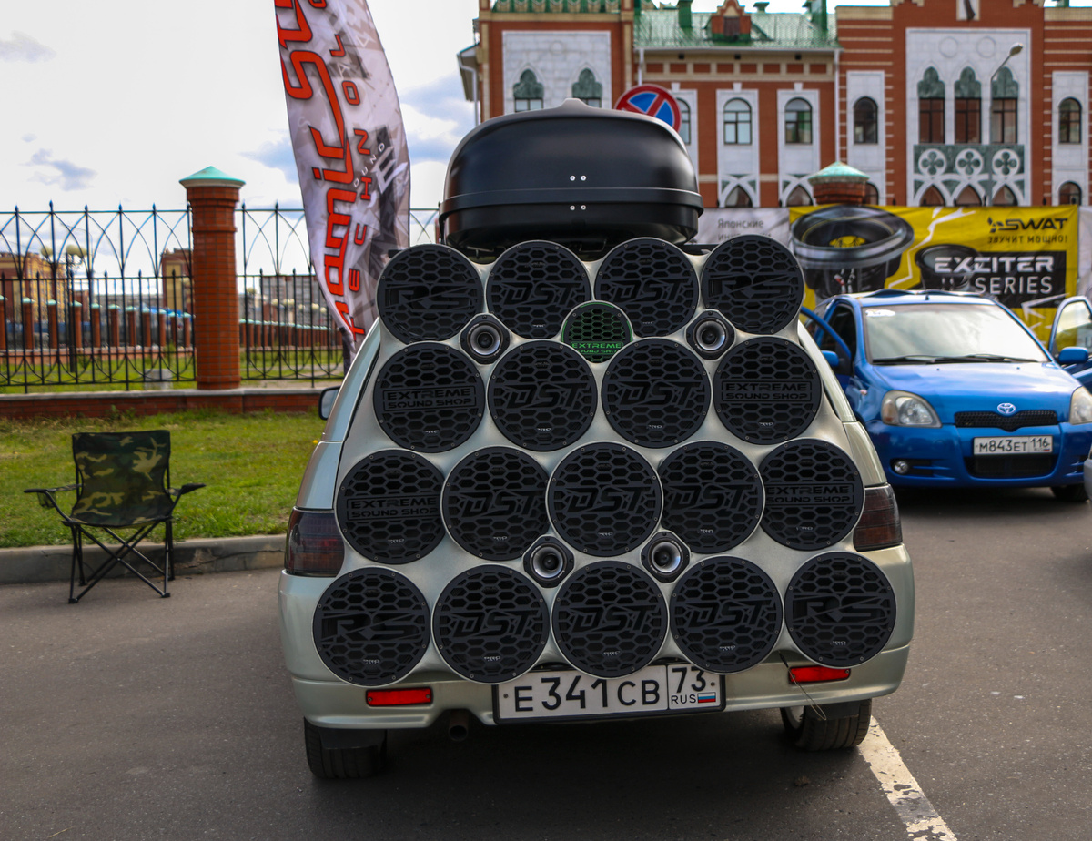 Оригинальные автомобили в конкурсе по автозвуку