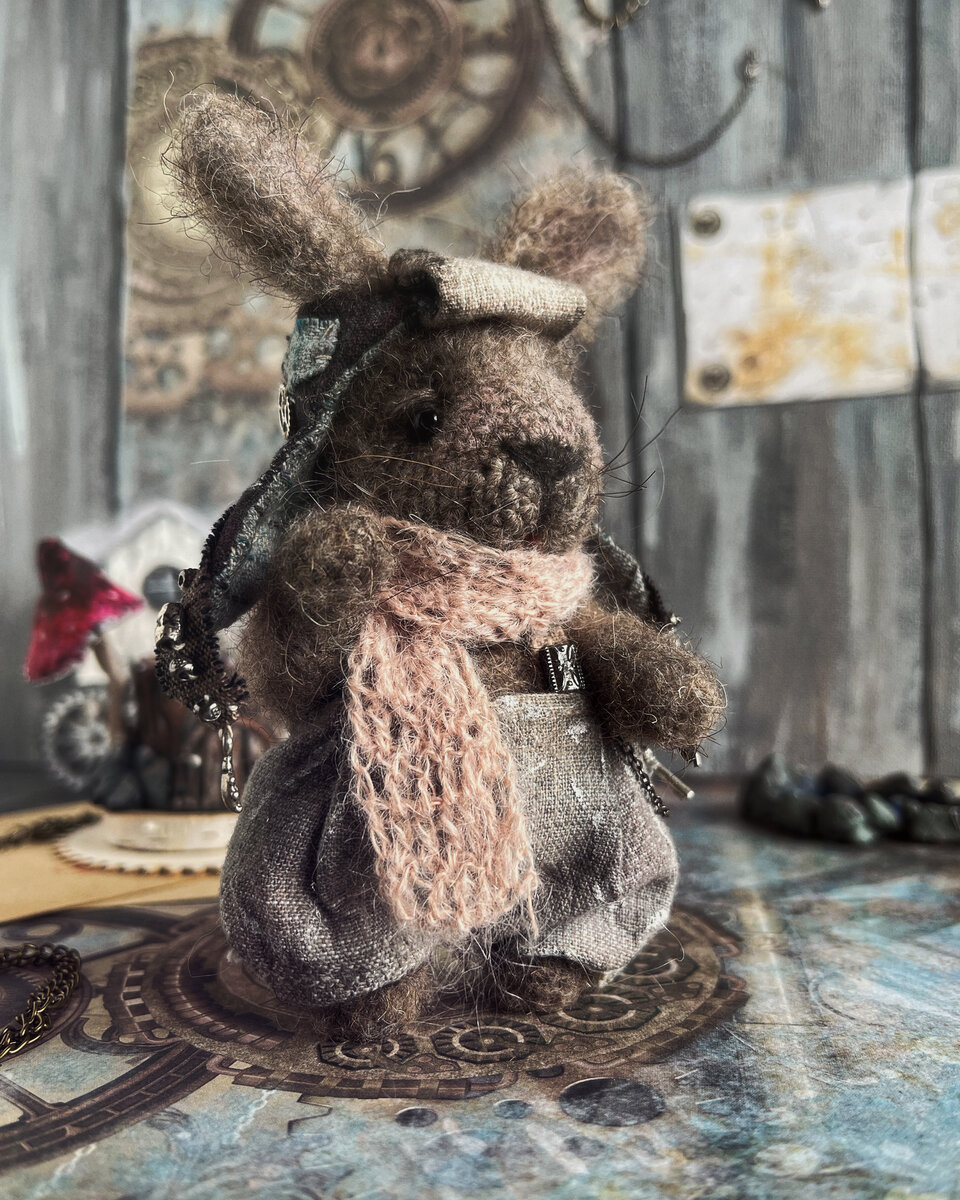 Интерьерная игрушка. Энгель фон Кролль. Связана из пряжи Пехорка верблюжья и начесана, слегка. 