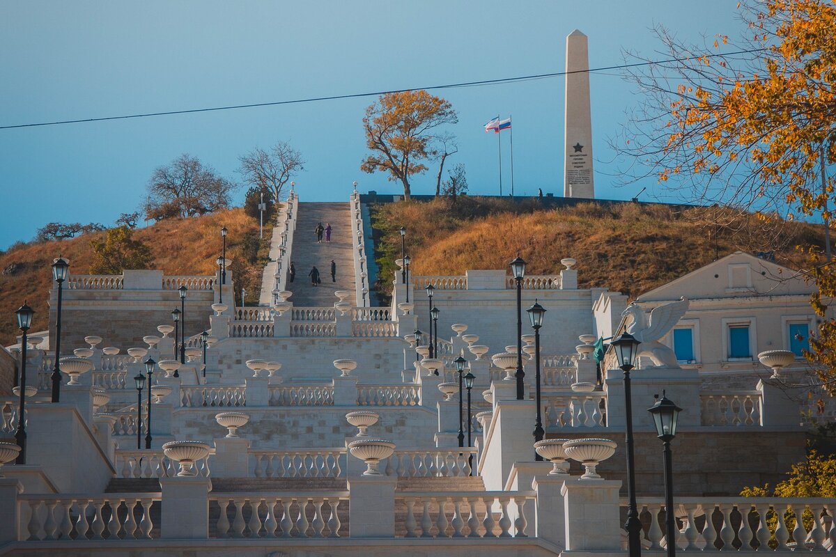 гора в керчи с лестницей