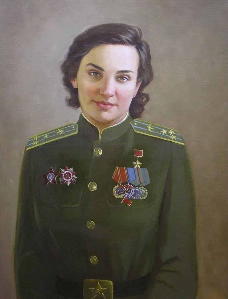 Летчица гризодубова. Валентина степановна гризодубова. Полина осипенко летчица. Валентина гризодубова герой советского союза. Гризодубова валентина степановна герой советского союза.