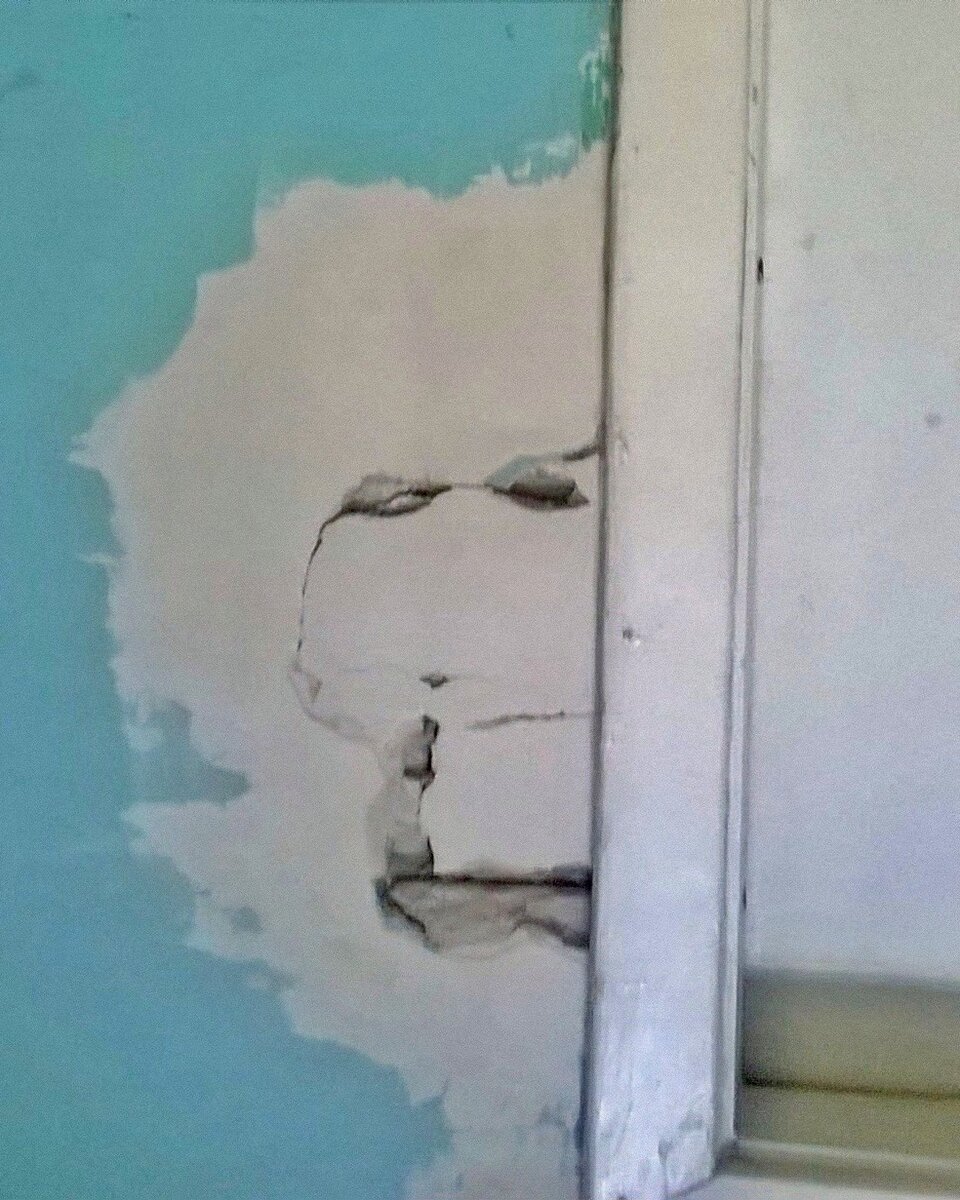 Поликлиника, ремонт, некто любопытный...