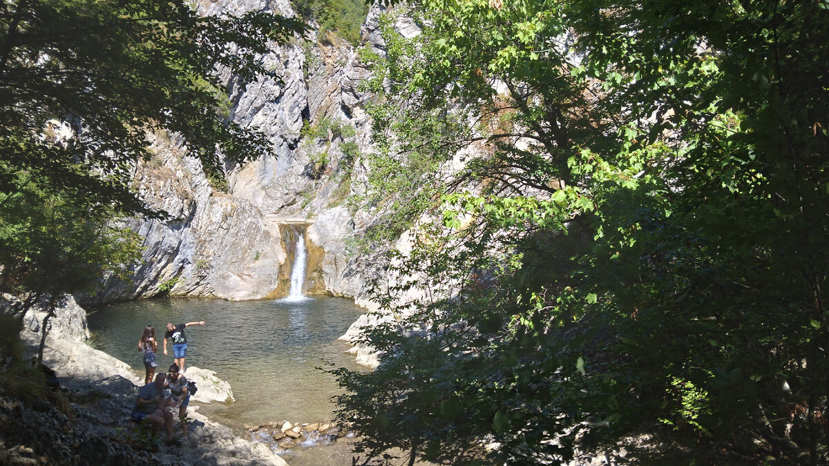 Водопад Сини вир возле села Медвен.