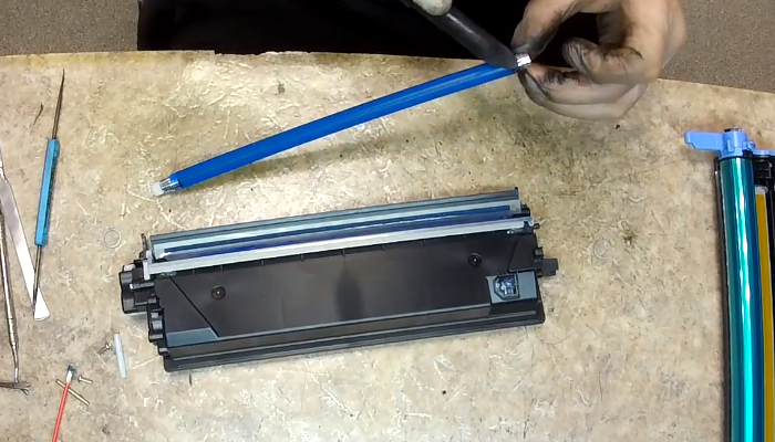 Фото 76. Вставляем обратно оси, которые мы вытаскивали на фото 11 и 14