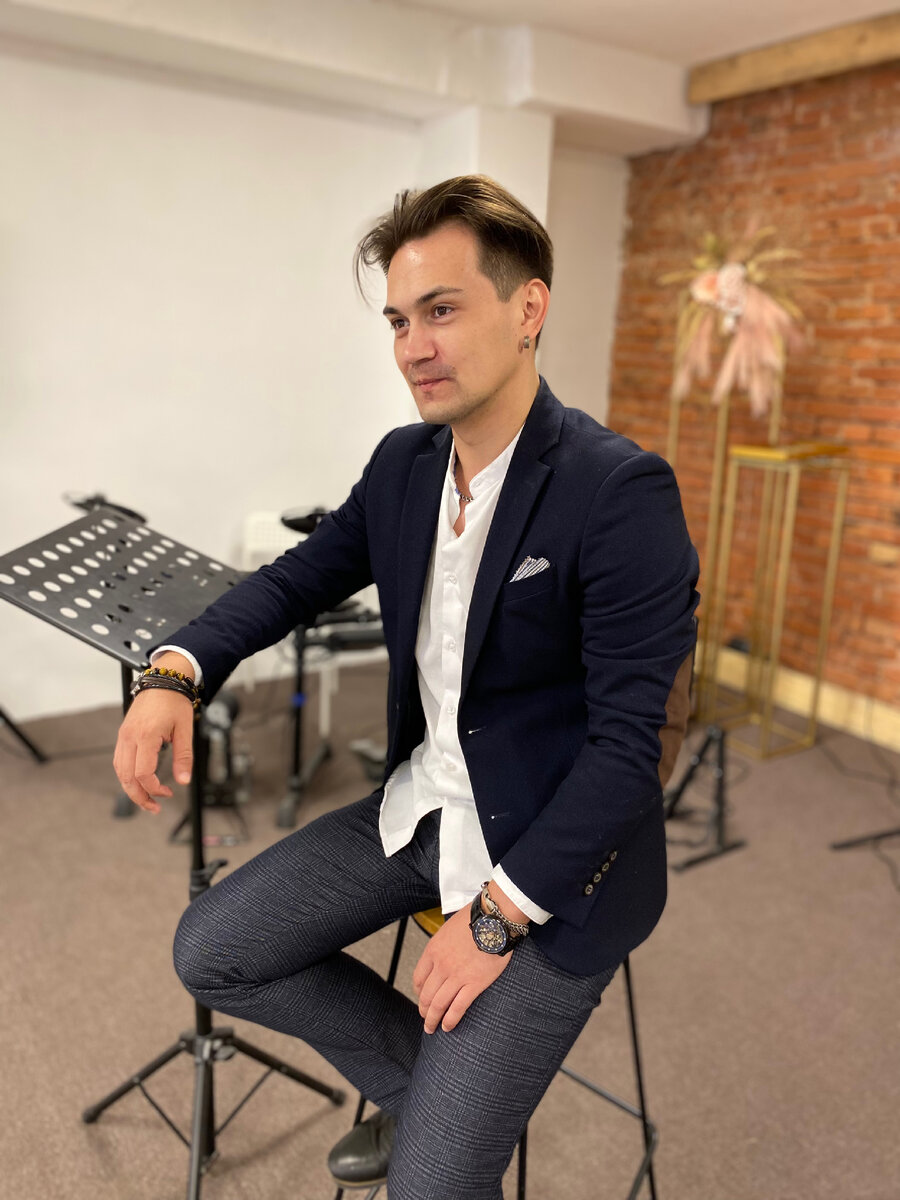 Делай первый шаг, глядя в глаза своему страху. Думай, как сделать лучше, со свободным крыла размахом. Делай со стратегией дальше, так получится выше и лучше. 