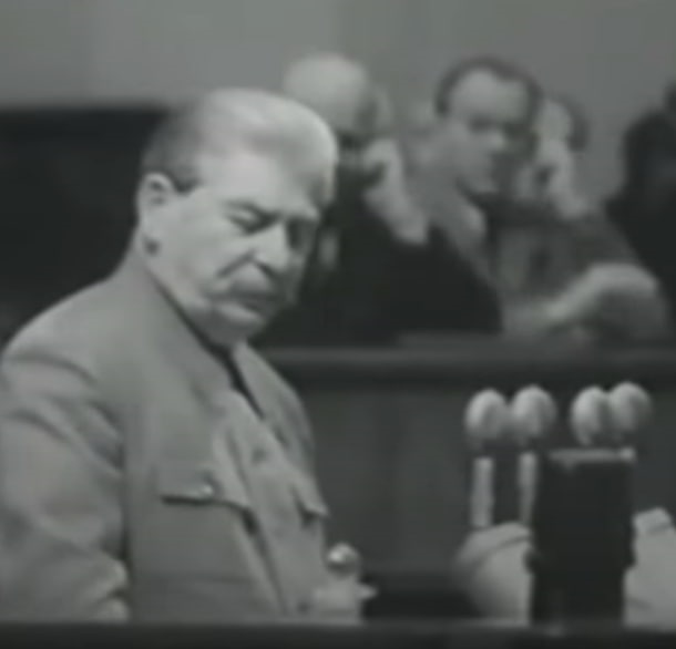 Сталин выступает на съезде партии