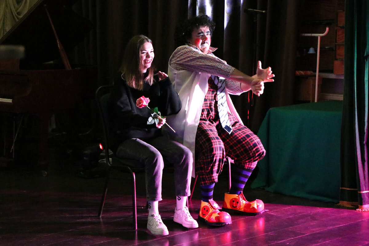 Театральная сценка (фото со страницы Арт-проекта в ВК)