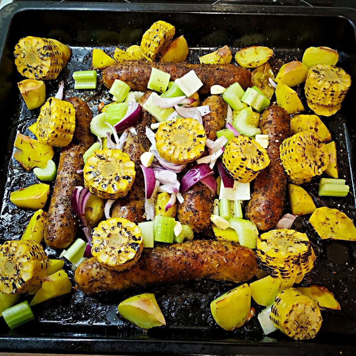 Запеченные колбаски в духовке