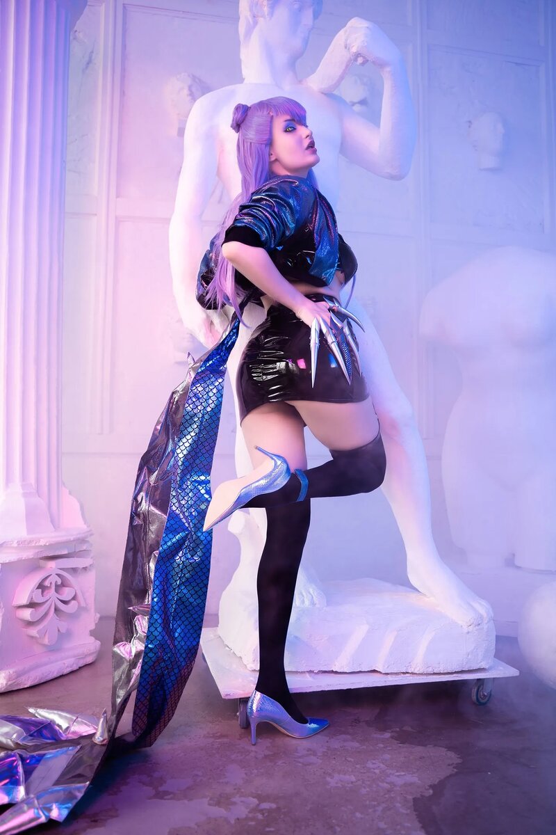 Искусительный косплей на Эвелинн из League of Legends. Косплеер: Мария Вайсборд. Фотограф: Эрих Лигейн. Источник: vk.com/neogeishacosplay   📷