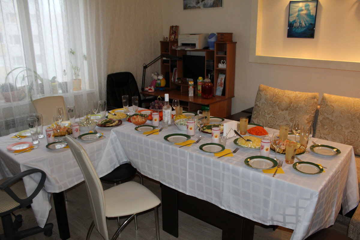 Подготовка к застолью полным ходом