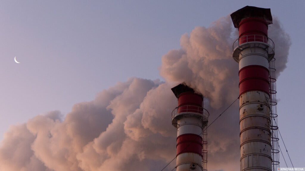    Дымящие трубы ТЭЦ — один из основных источников микрочастиц сажи в городе / © rossaprimavera.ru
