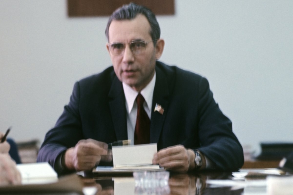    Лев Васильев