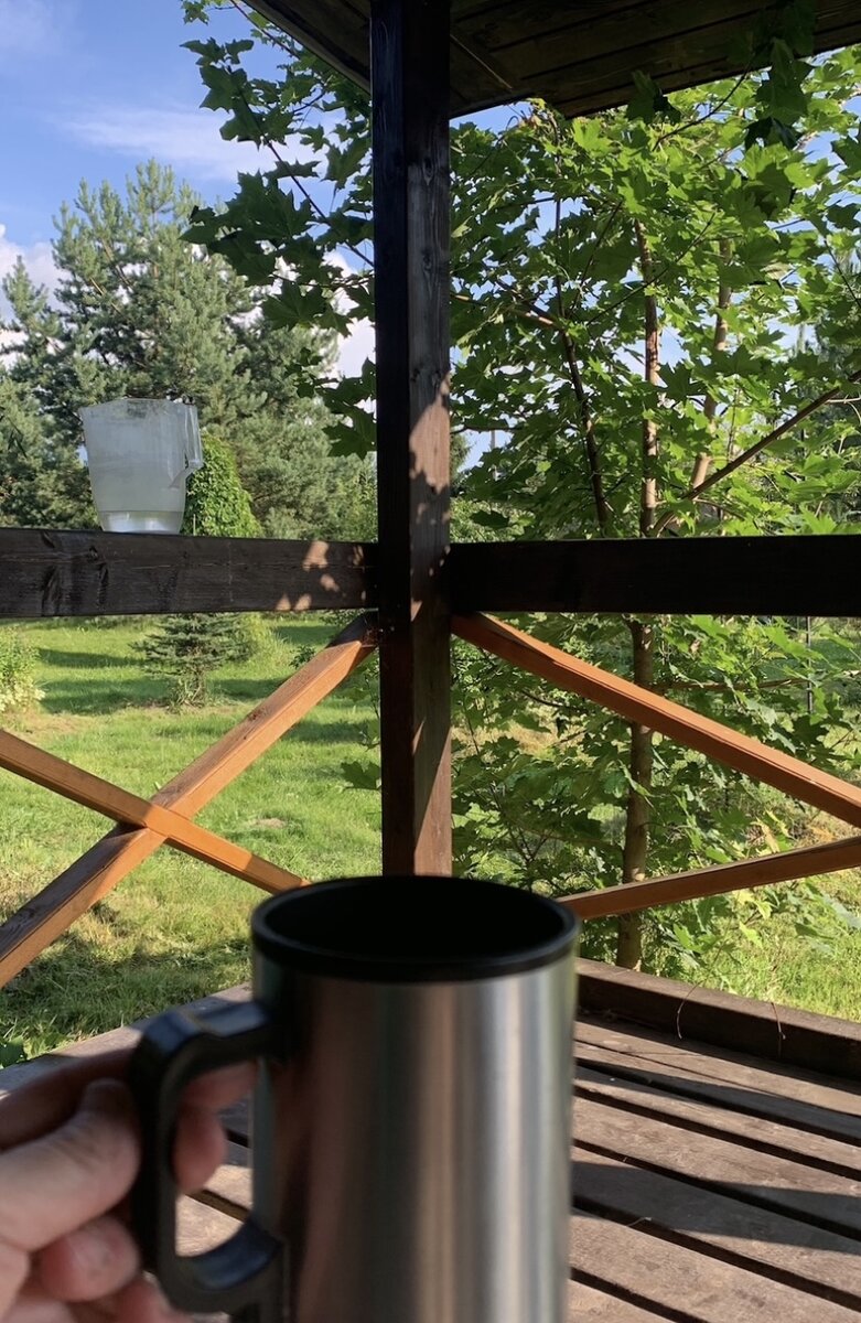 Кофе-пауза на крылечке ). С кофейным термоском)