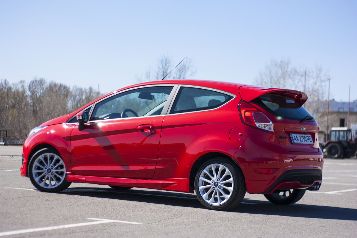 Авто и сейчас выглядит современно. 