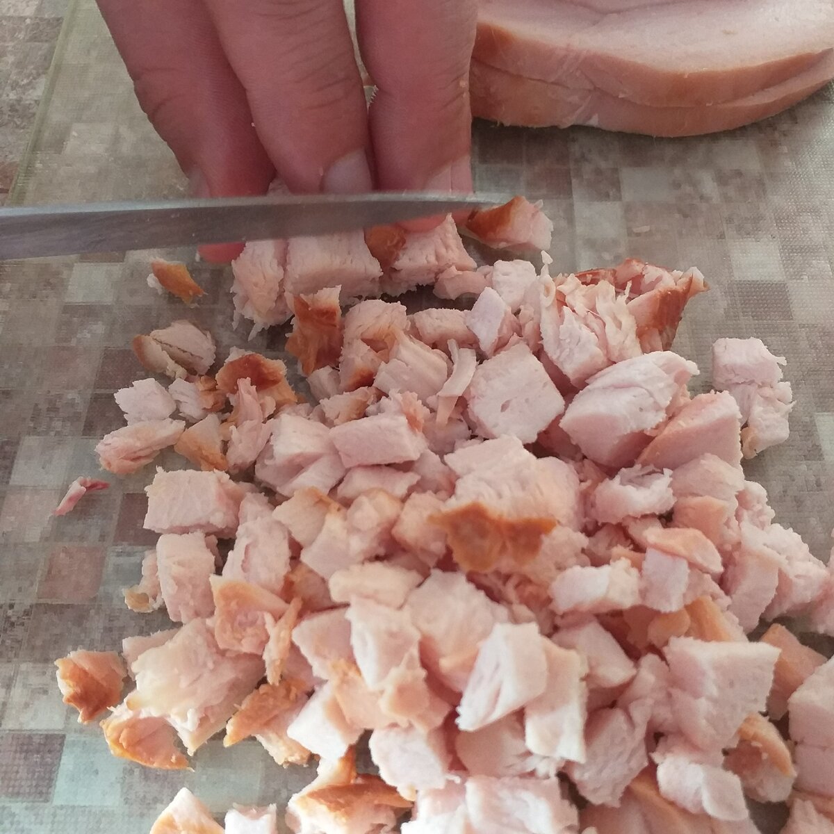 Нарезаем куриную гудку (листайте галерею)