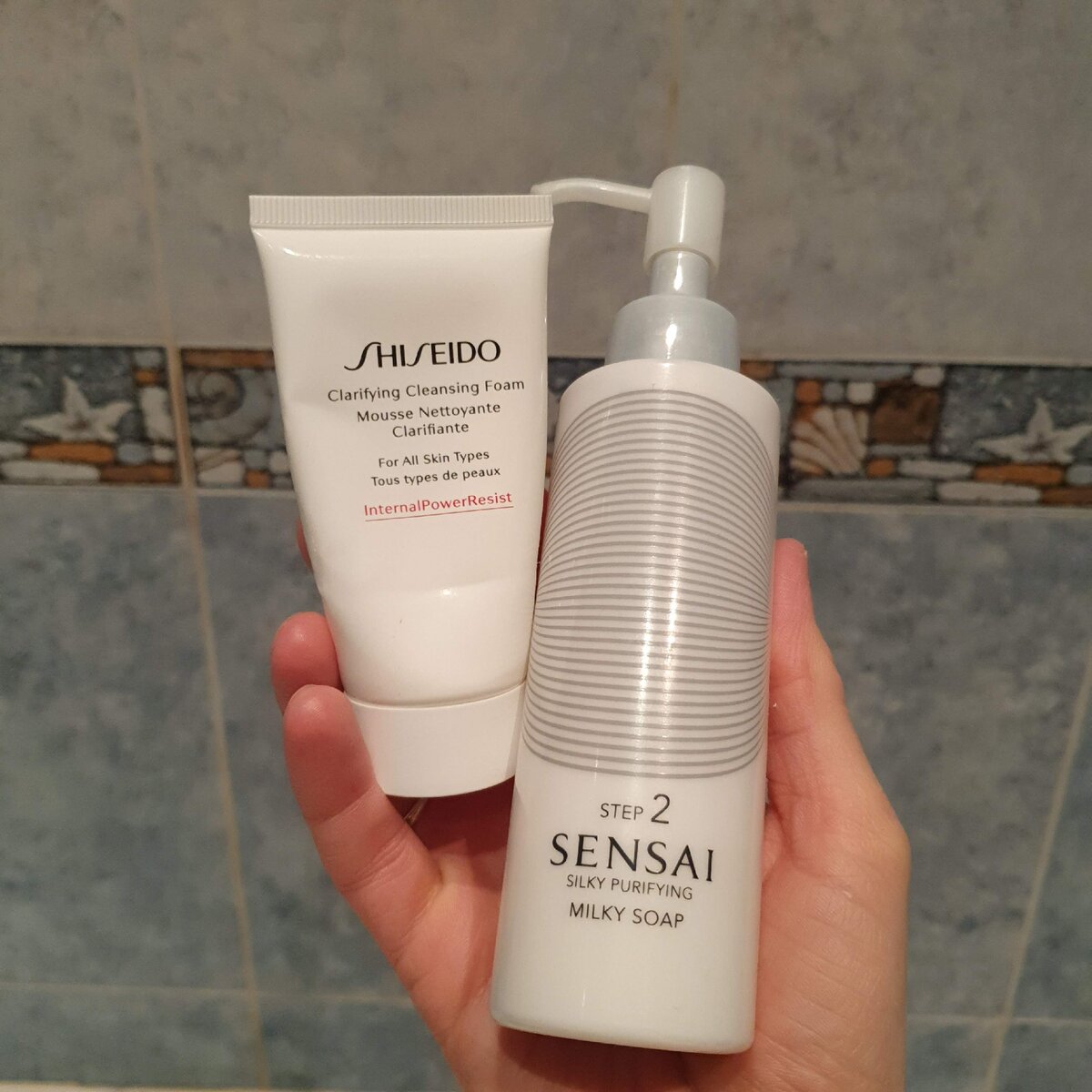 Пенка от Shiseido очень качественно очищает кожу. Молочко Sensai один из моих фаворитов по мягкому очищению 
