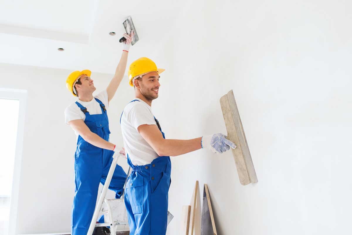 Спецодежда для ремонта и отделки, советы по подбору одежды для маляров, штукатуров по защитным параметрам, удобству и надежности