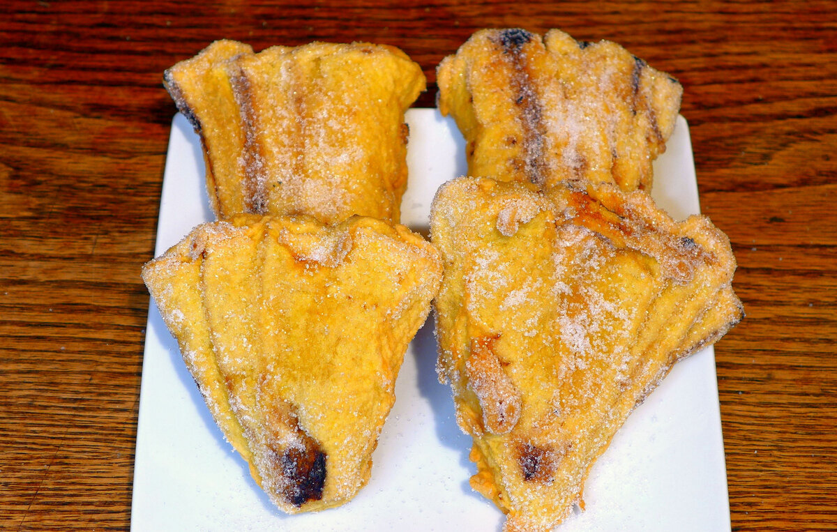 Пинайпай можно подать и на тарелке.