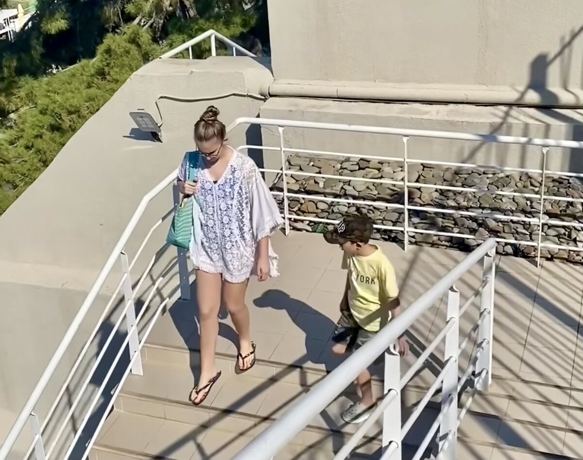 Не забудьте подписаться на канал и поставить 👍. Это поможет каналу продвинуться.  Бодро Идём на пляж 😀