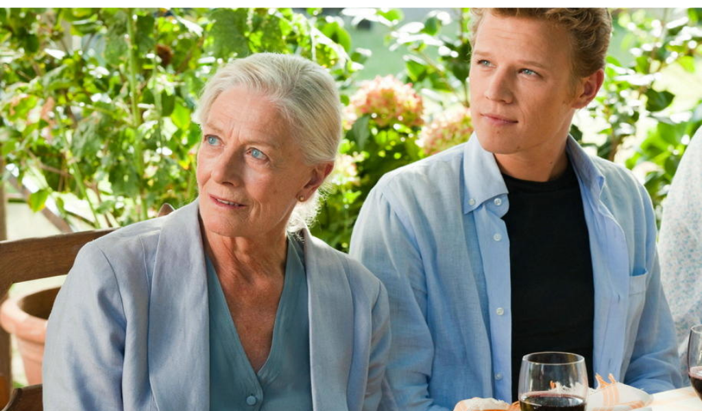 Клер и Чарли слушают Лоренцо