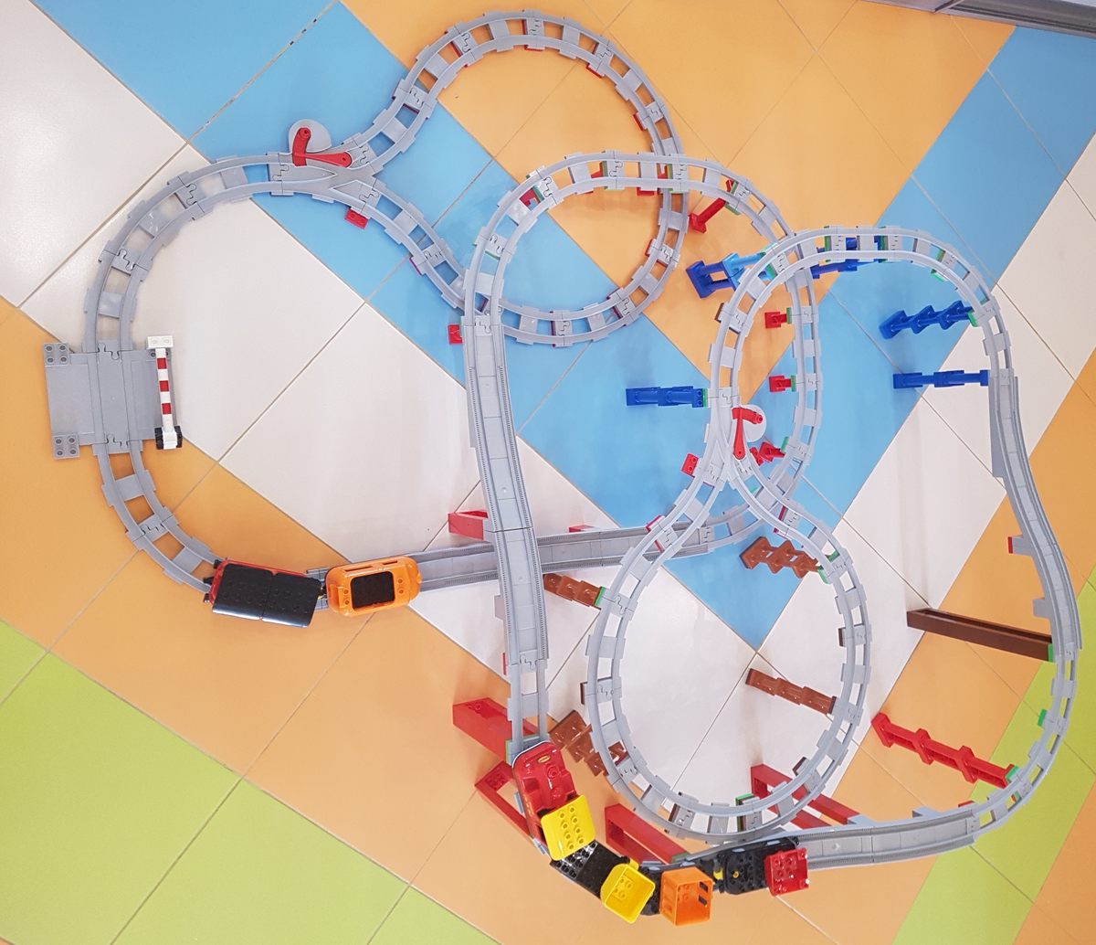 Начало постройки железной дороги Лего Дупло