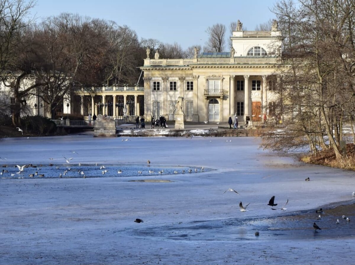 Поэтому решила не много разобраться в вопросе переезда или возможности вахтовой работы в Польше. И посчитать сколько в данном случае будут основные расходы на аренду жилья, покупку продуктов, средств личной гигиены, одежды и оплату транспорта и мобильной связи.