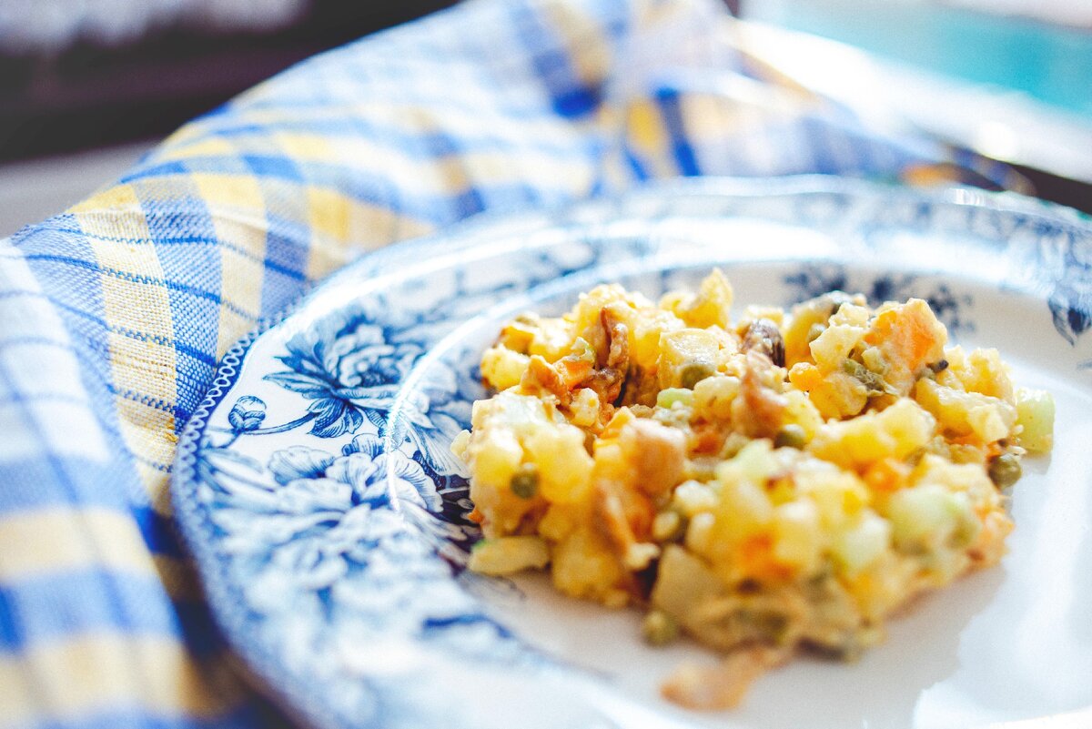 вегетарианский оливье с грибами