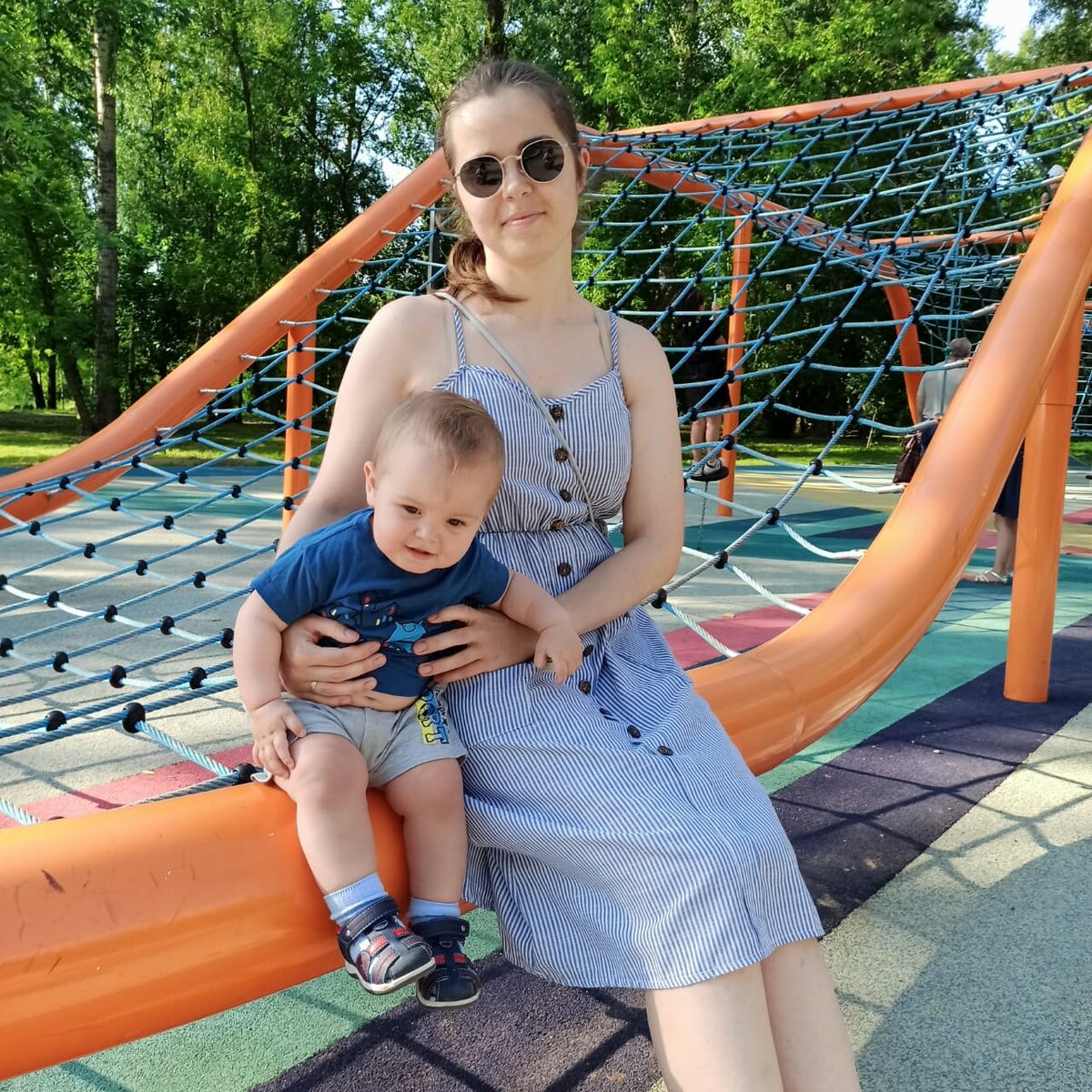 а вот площадка у нас в парке не маленькая