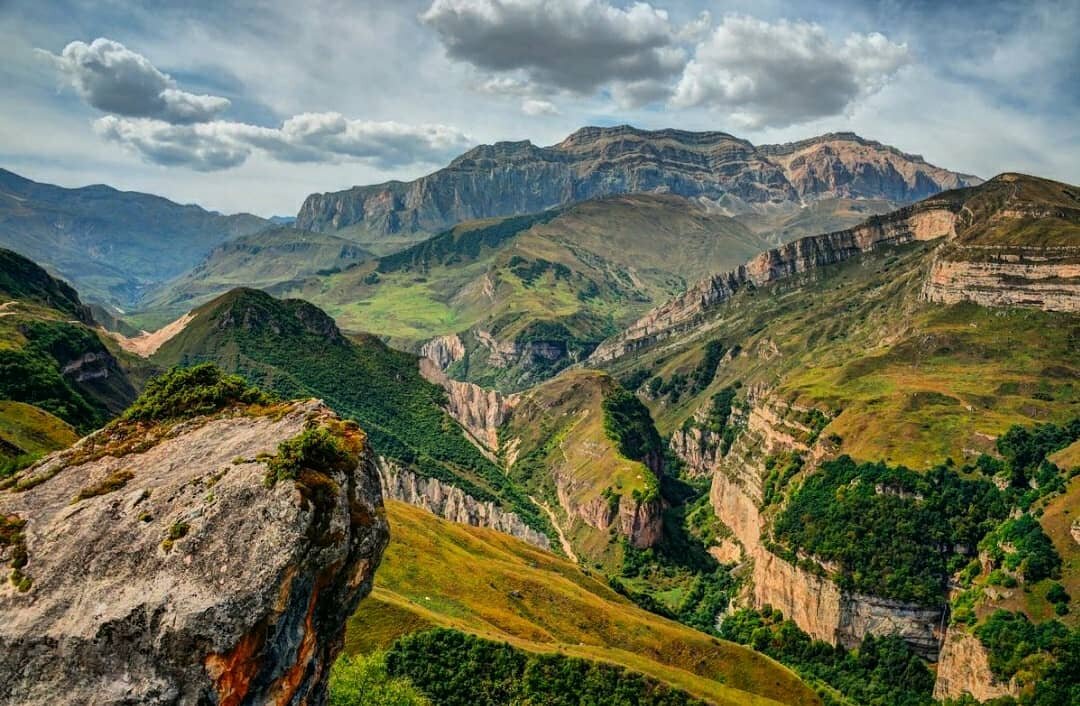 Горы Азербайджан кавказские Шахдаг. Горы Кавказа Кусары. Шахдаг (гора) горные вершины Кавказа. Горы малого Кавказа в Армении.