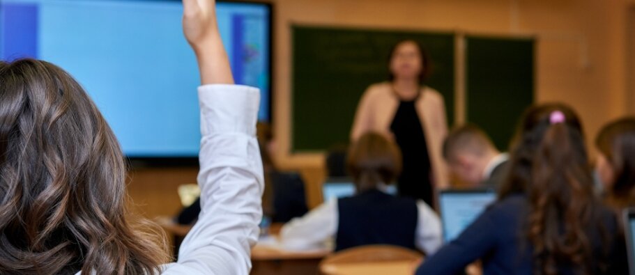 С 2020 года при переезде в сельскую местность на постоянное место работы (в поселки и города с населением до 50 000 человек) учителя получают 1 млн рублей. 