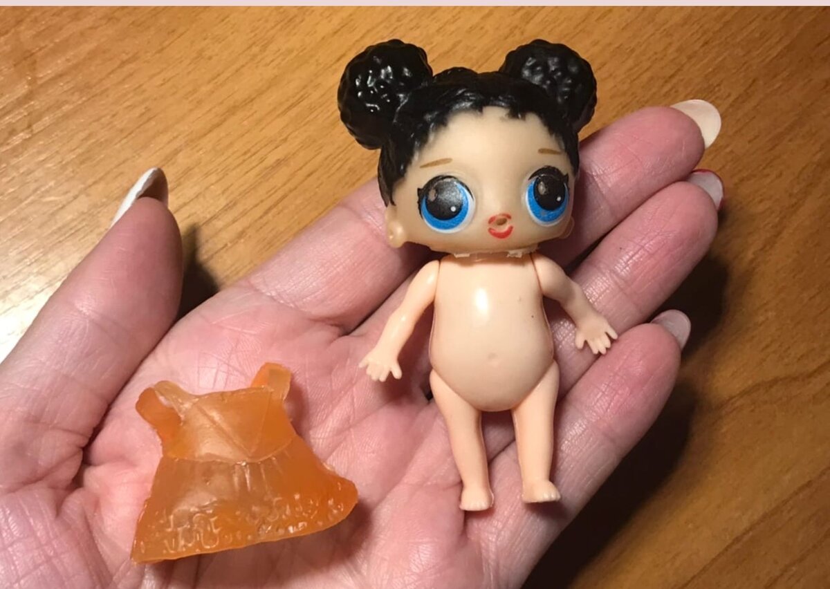 Недокукла Lol со страшным телом, зато с аксессуарами