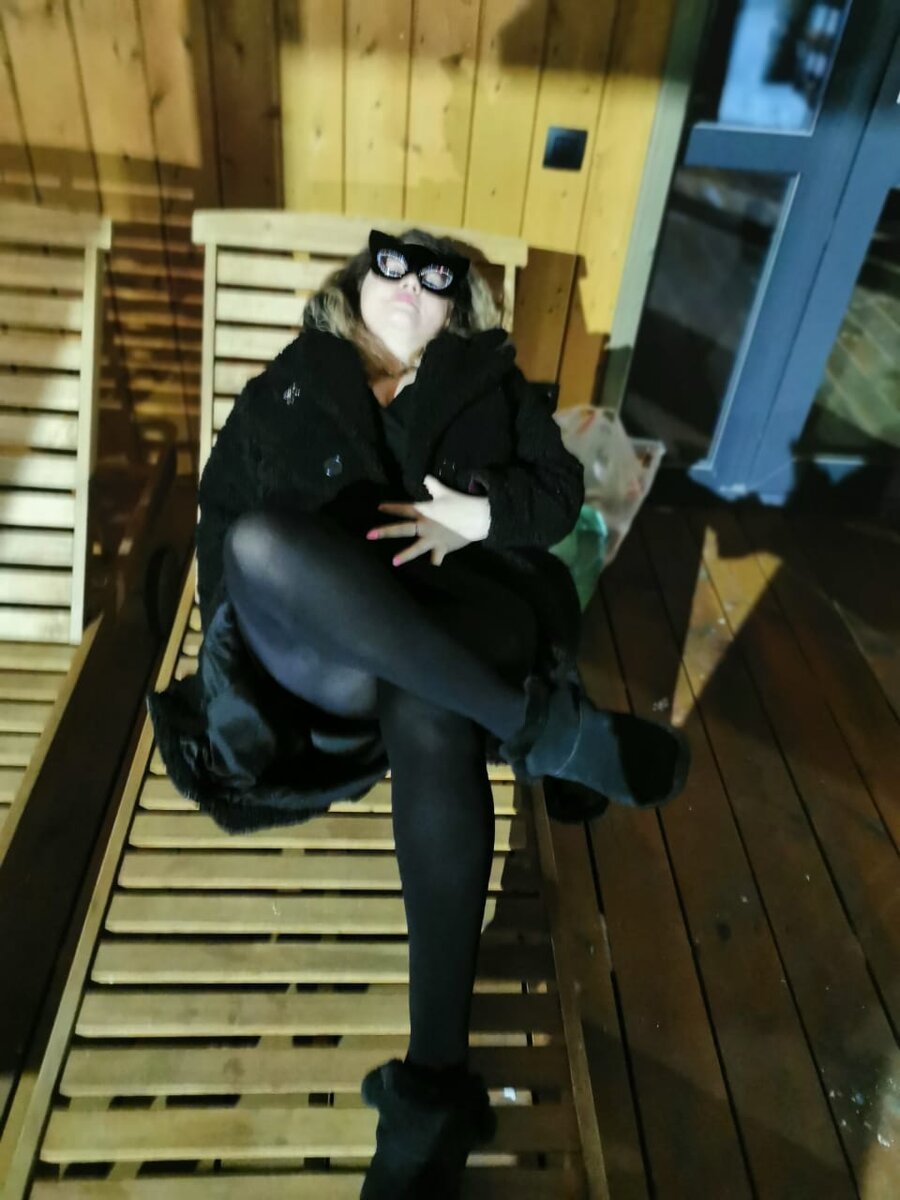 "Сфоткай меня, типа я на Мальдивах" 