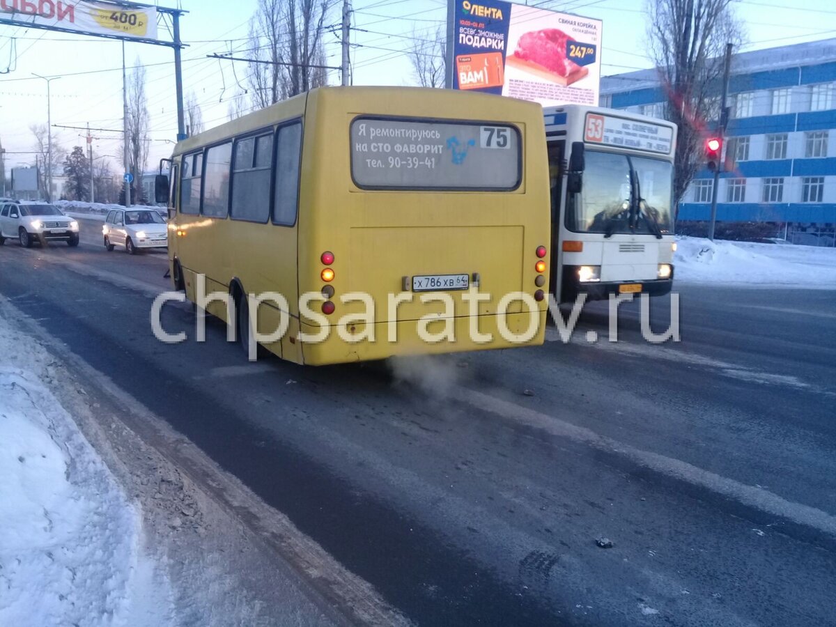 В Кировском районе столкнулись два маршрутных такси | ЧП Саратов | Дзен