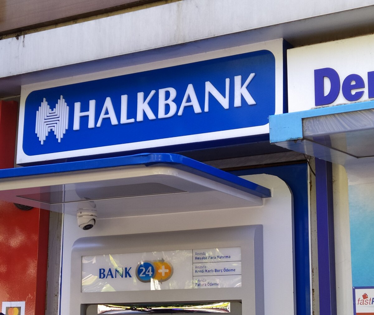 Халк банк вход. Halkbank Турция. Банкоматы в Турции. Банкоматы мир в Турции. Турецкий Халк банк.