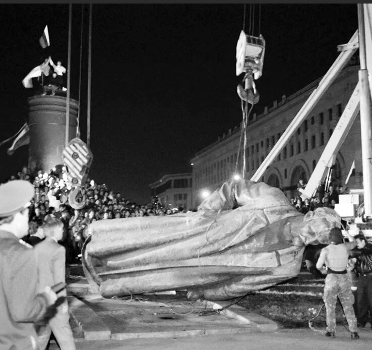 Снос памятника Дзержинскому. 1991 г. 