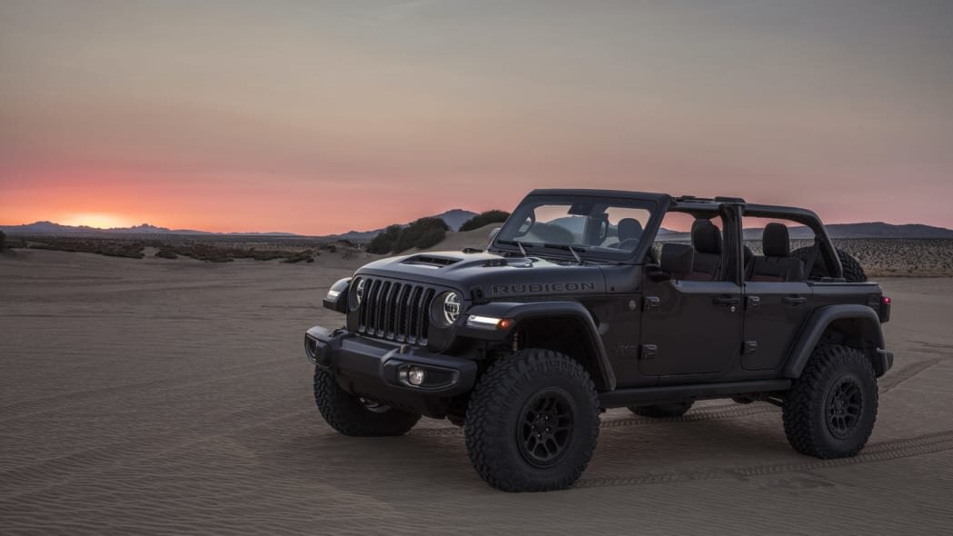 Двигатель V8, наконец, снова помещается под капот Jeep Wrangler.