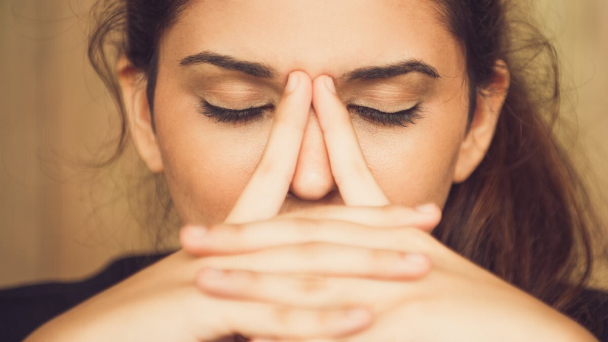 Человеческое тело - удивительное и загадочное творение природы. Мы стремимся постичь тайны океана и космоса, а собственное тело изучать совсем не торопимся. Так давайте это исправлять! Перед вами 15 трюков человеческого тела, которые помогут вам эффективно, а главное практически мгновенно справиться с маленькими проблемами, которые время от времени возникают в организме любого человека. 
