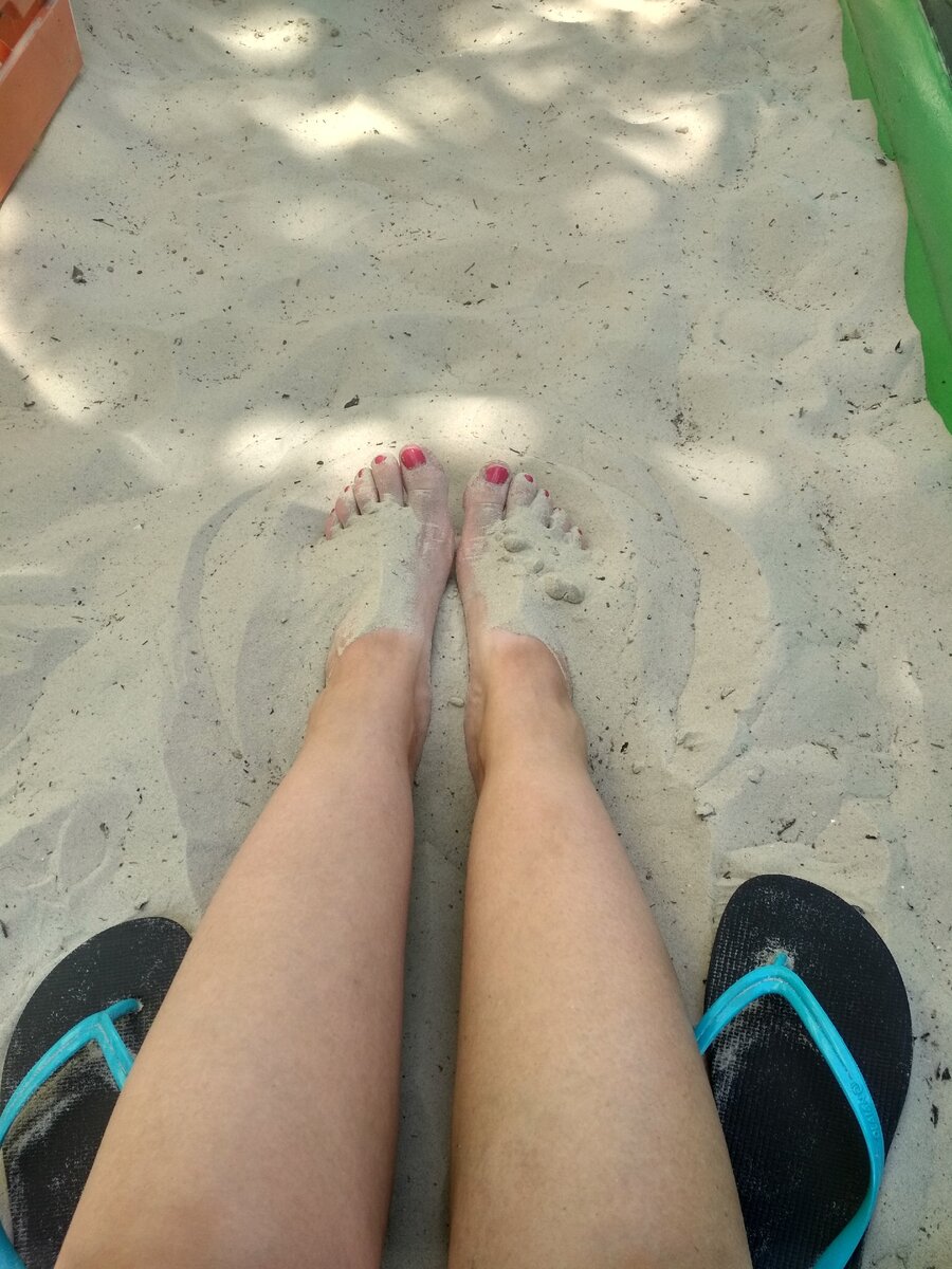 Кто-то в золоте лежит, а я в песочнице покрасуюсь😛 (лето, 2020)