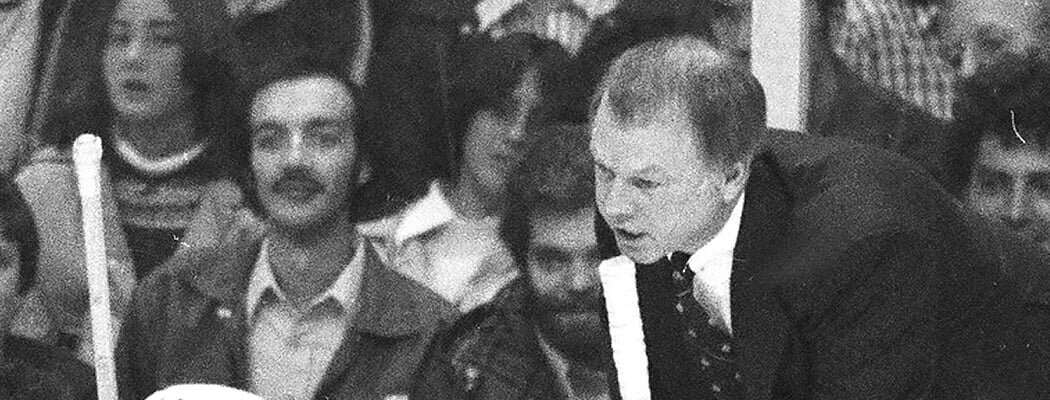 Изображение с Яндекс.Картинки (на фото Дон Черри - тренер канадской команды)