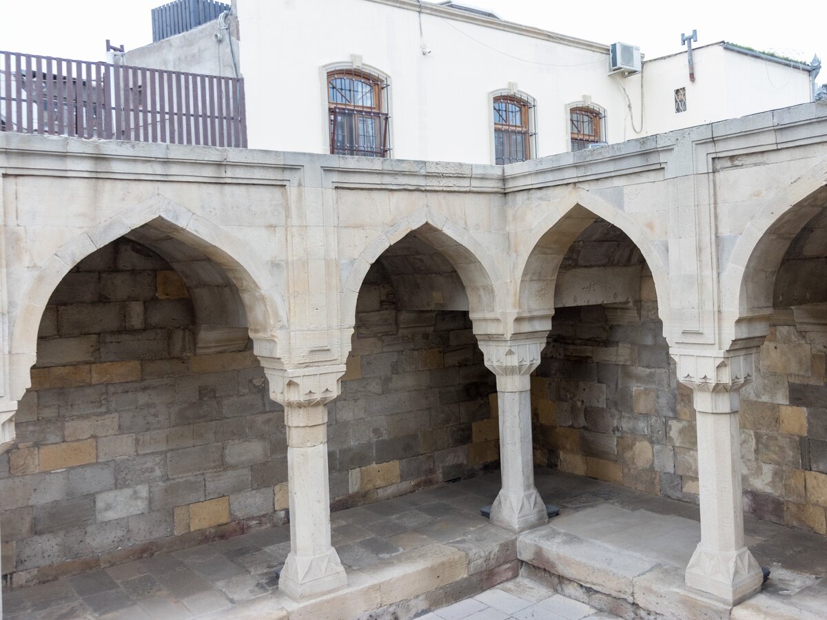 Двор Диван-хане