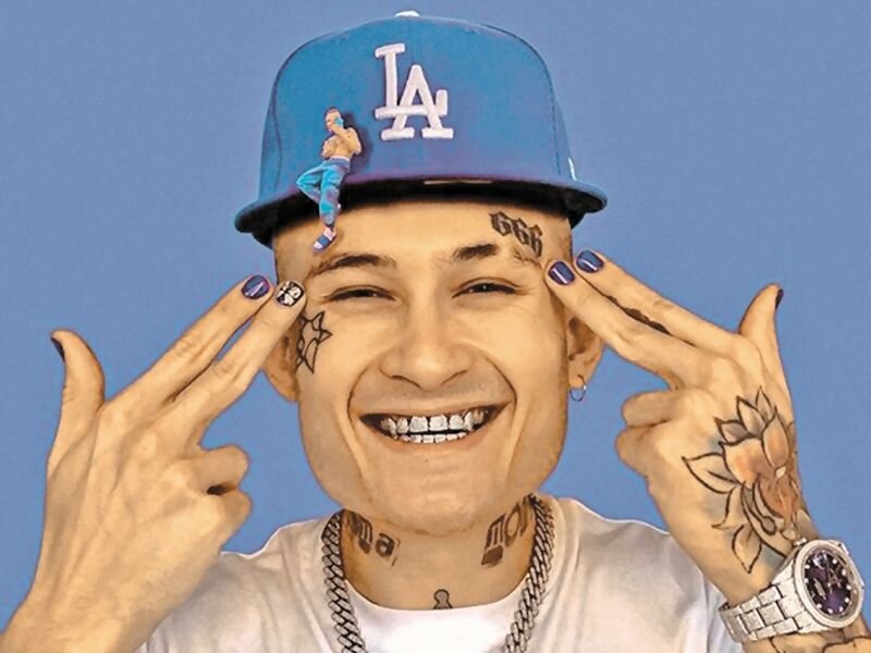 Источник - sobesednik.ru (https://sobesednik.ru/shou-biznes/20200810-iz-pesni-mata-ne-vykinesh)