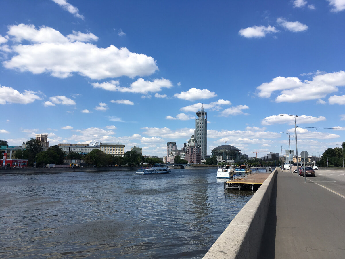 Набережная Москвы реки