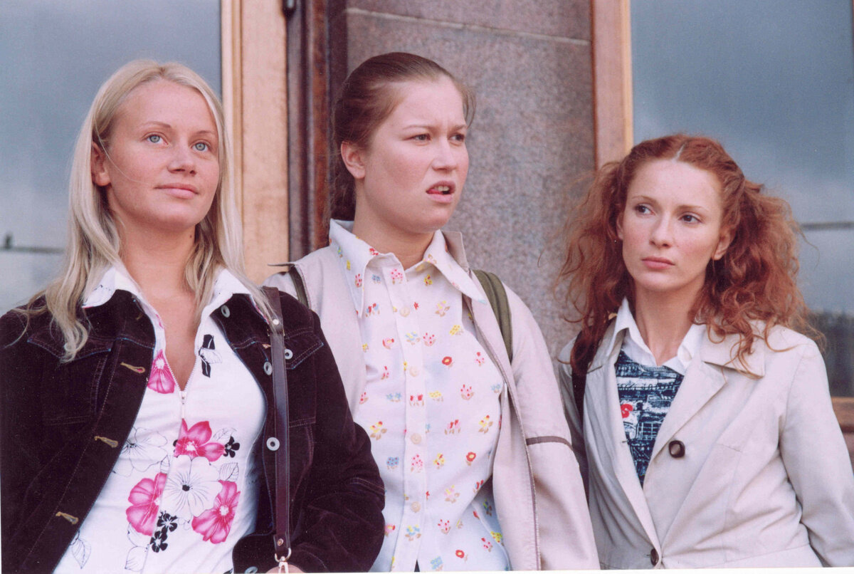 Ольга Сидорова, Кристина Бабушкина и Нана Кикнадзе в сериале «Примадонна» (2005)