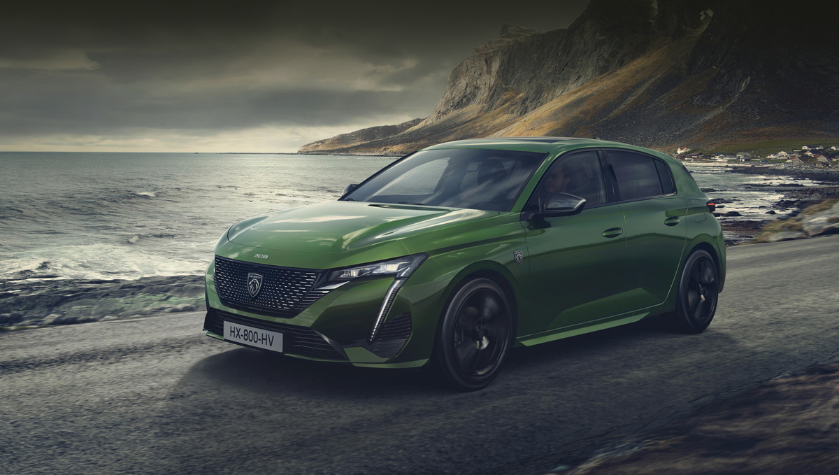 Длина, ширина и высота пятидверки равны 4367 мм (+114 к предшественнику ), 1852 (+37) и 1444 (–20 мм). Колёсная база составляет 2675 мм (+55). Багажник: 412/1323 л (–58/+14).