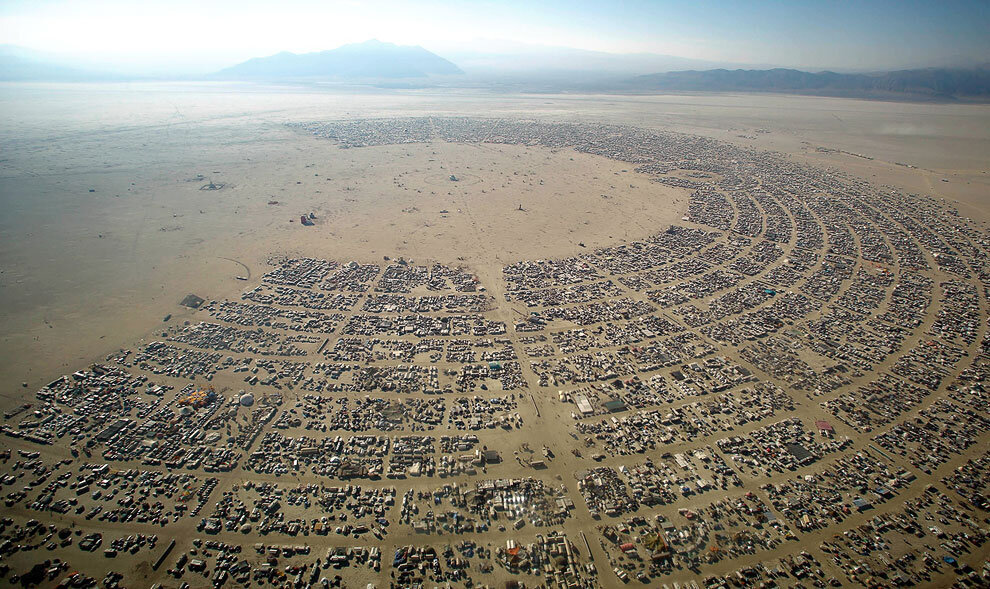 Вид на лагерь Burning Man сверху. Фото с https://www.iphones.ru/iNotes/692235