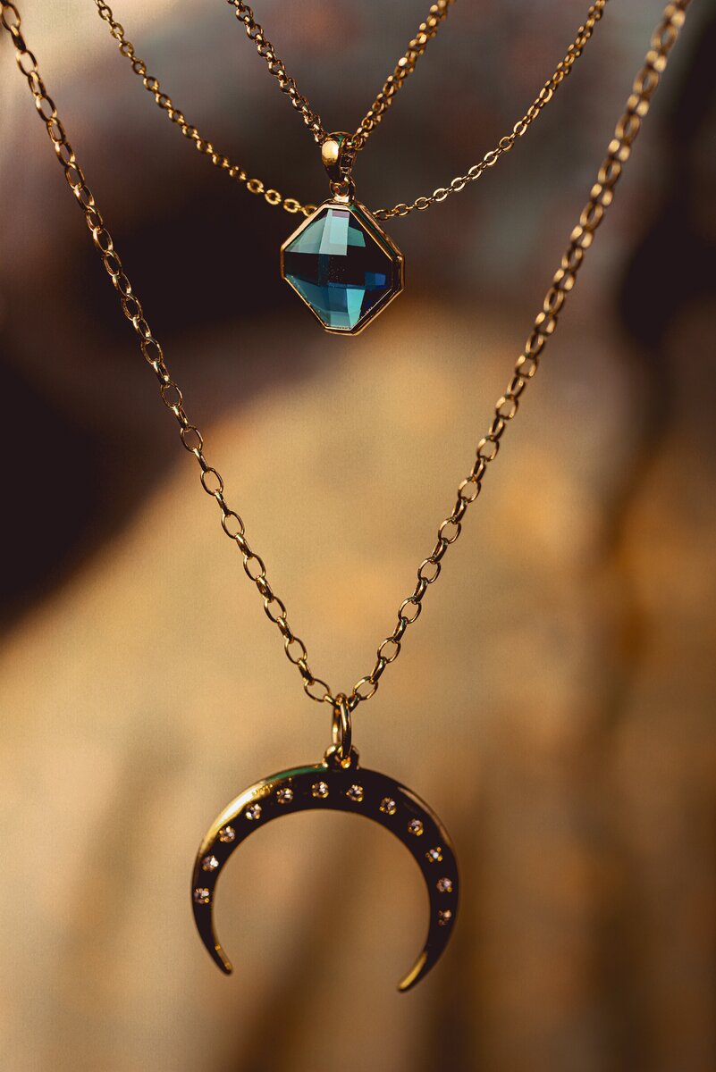 Jewelry ['джевлри] - ювелирные украшения