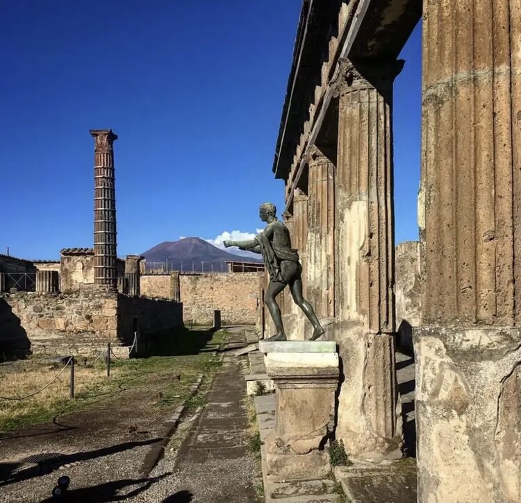 Руины Помпей. Источник яндекс картинки. Листайте галерею