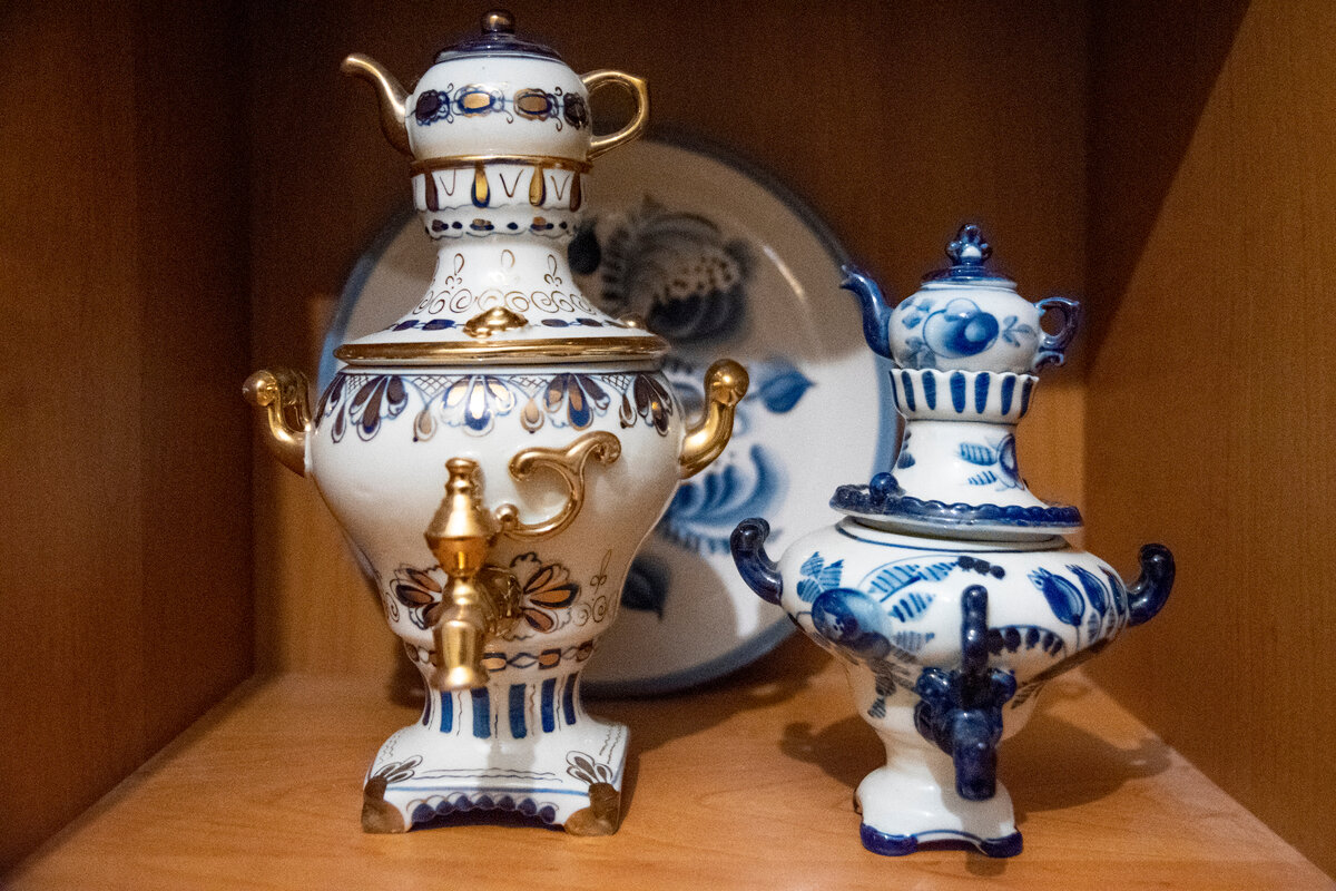 Традиционные декоративные Гжелевские самовары, фото автора
