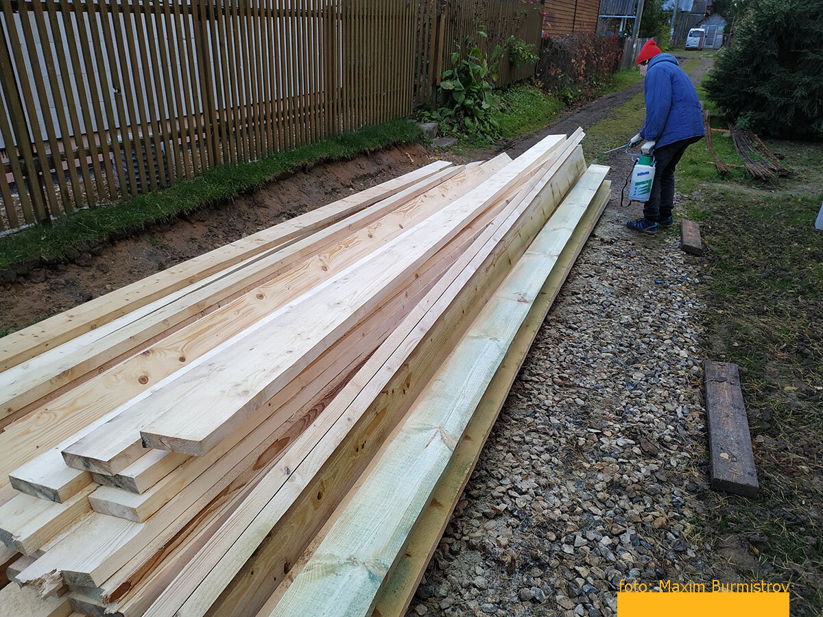 Доски надо обязательно пропитать антисептиком!