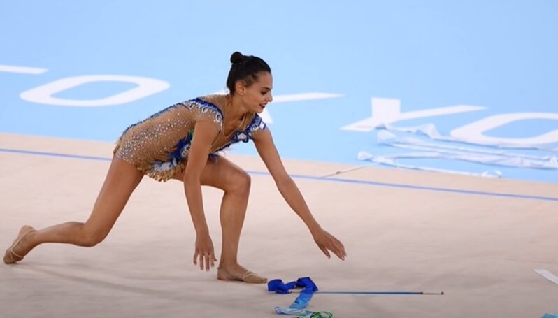 Линой Ашрам роняет ленту но выигрывает Олимпиаду 