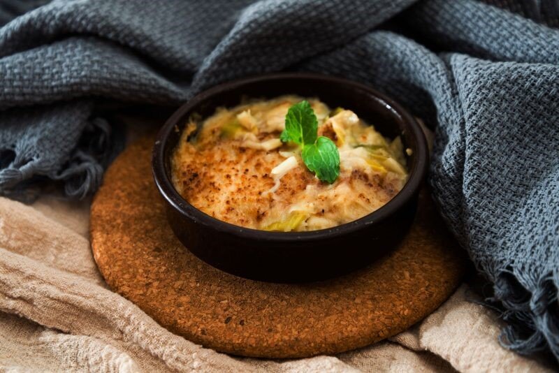 Морские гребешки, запечённые в томатном соусе. Время приготовления: 40 минут. Количество порций: 8